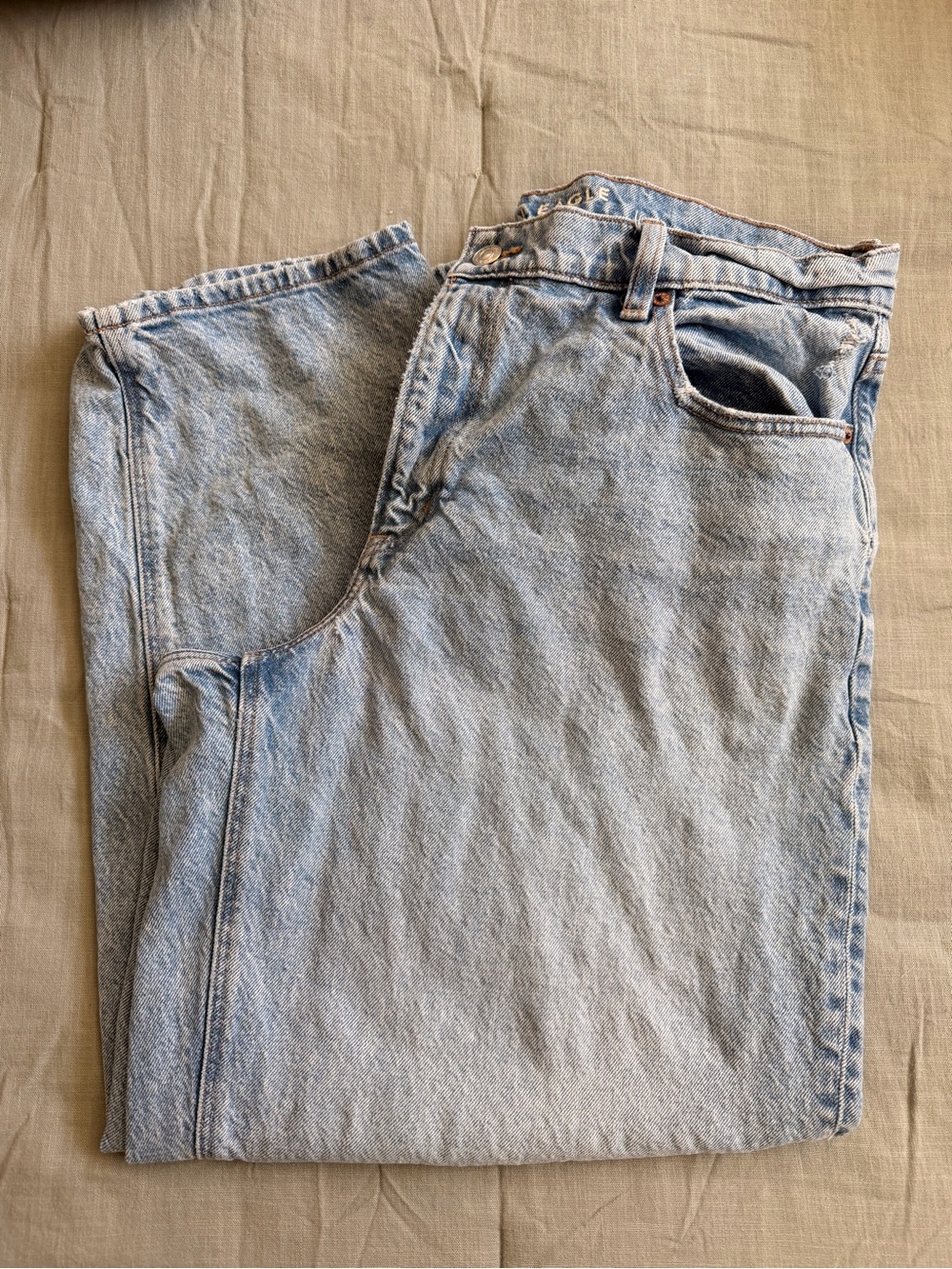 Light Wash Women's Jeans - Classic Straight Fit